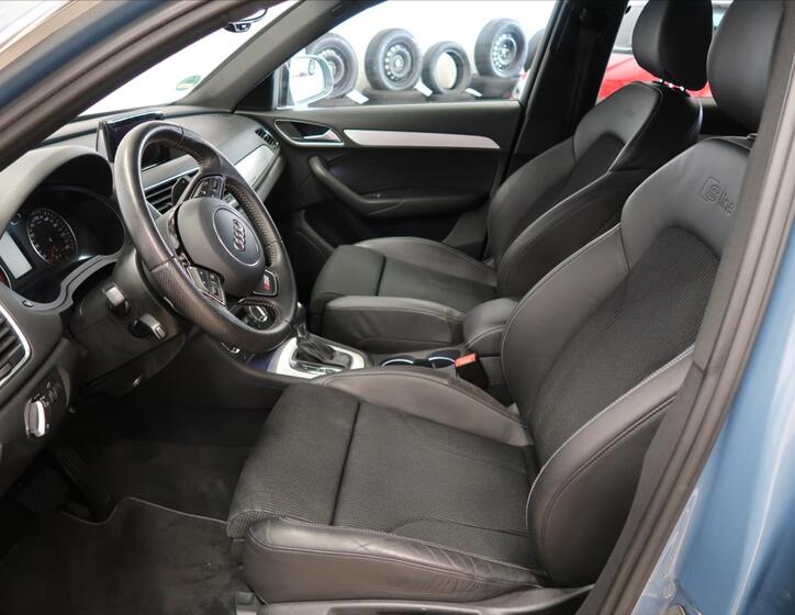 Audi Q3 11