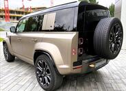 Land Rover Defender 4