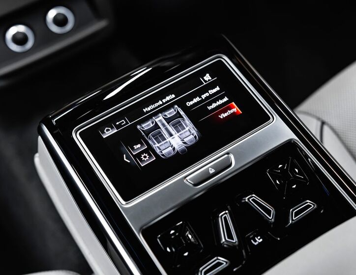 Audi A8 28