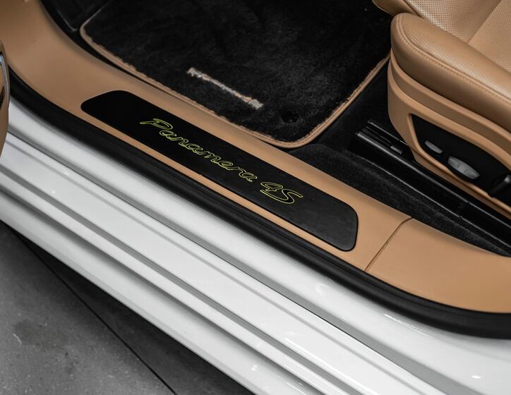 Porsche Panamera 24