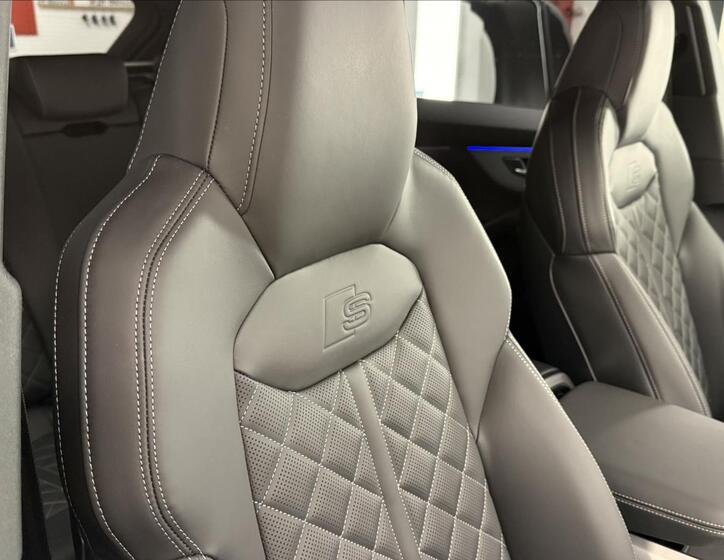 Audi Q8 22