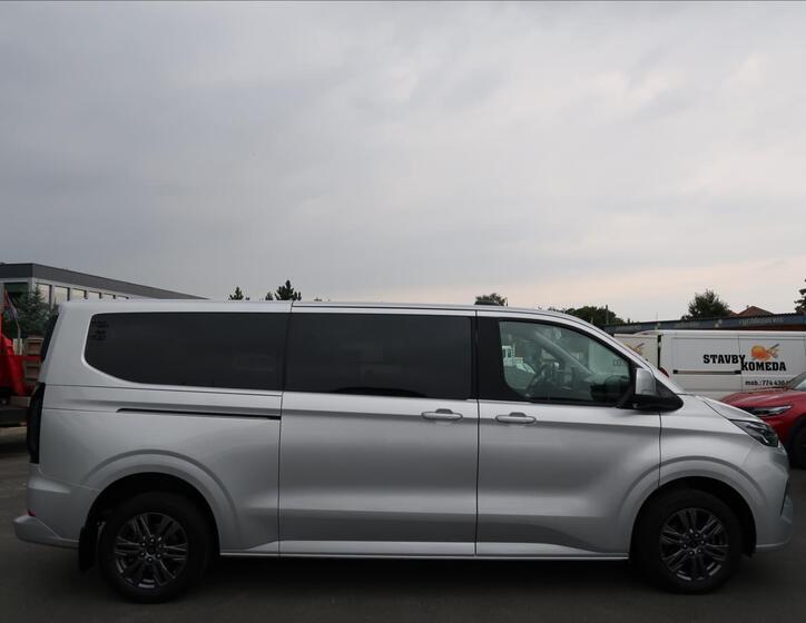 Ford Tourneo Custom 4