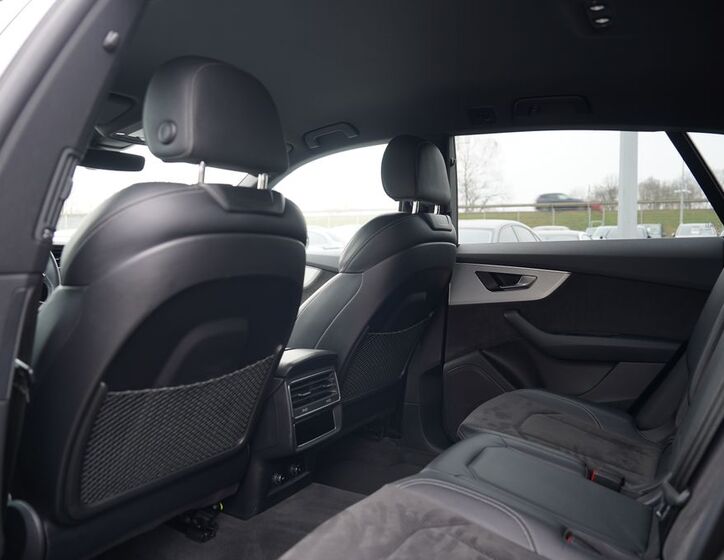 Audi Q8 18