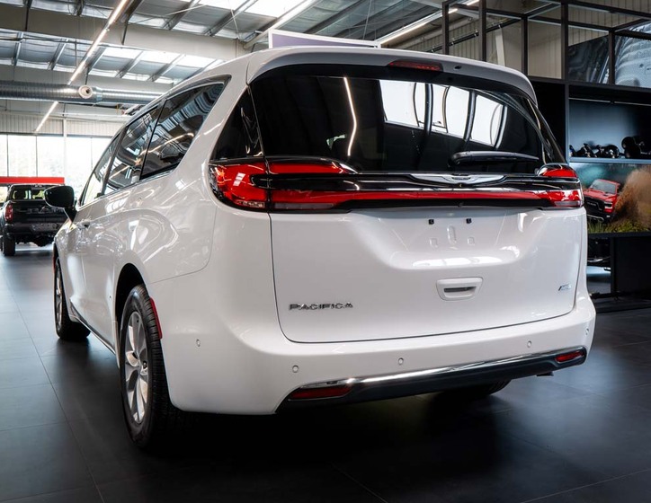 Chrysler Pacifica 3