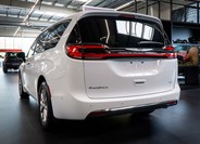 Chrysler Pacifica 3