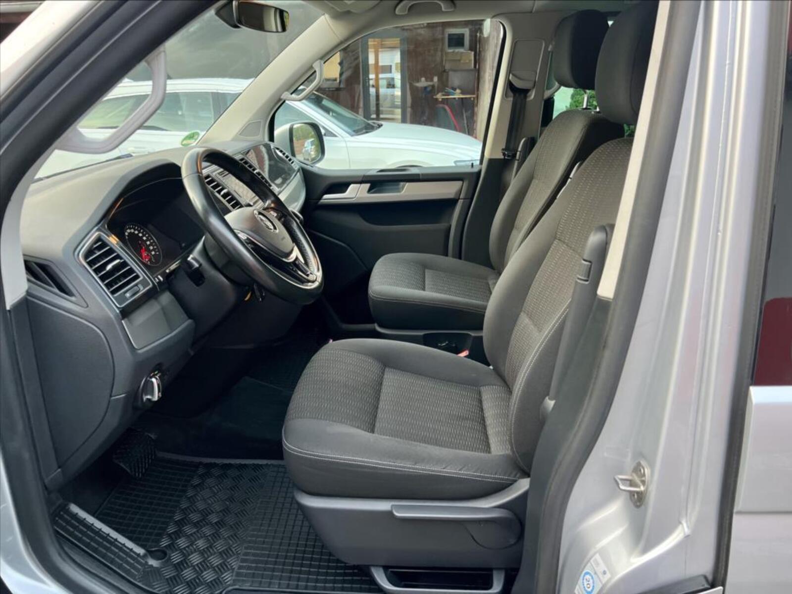 Volkswagen Multivan 10