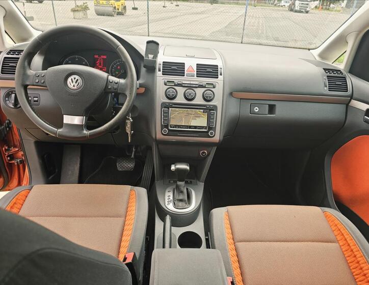 Volkswagen Touran 25
