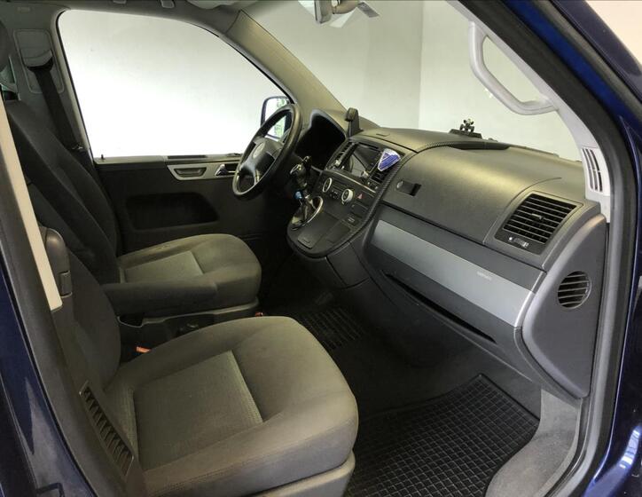 Volkswagen Multivan 14