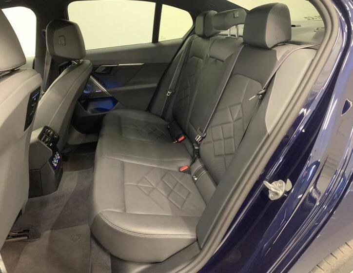 BMW i5 8
