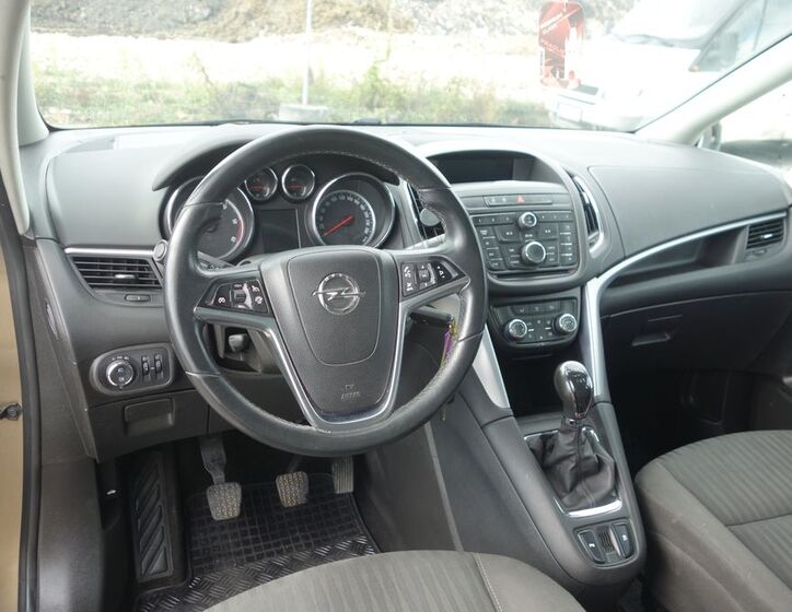 Opel Zafira 25