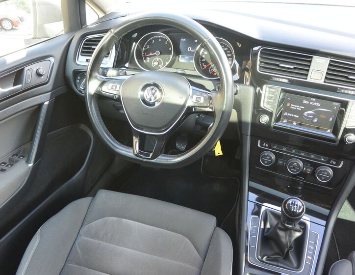 Volkswagen Golf 16