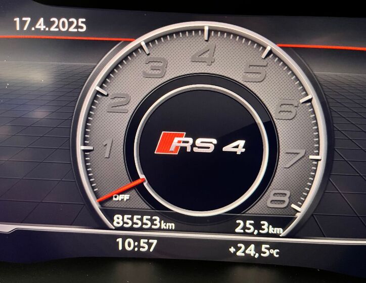 Audi RS4 12