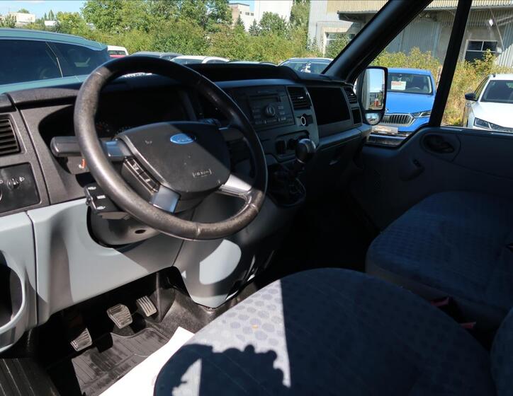 Ford Transit 9