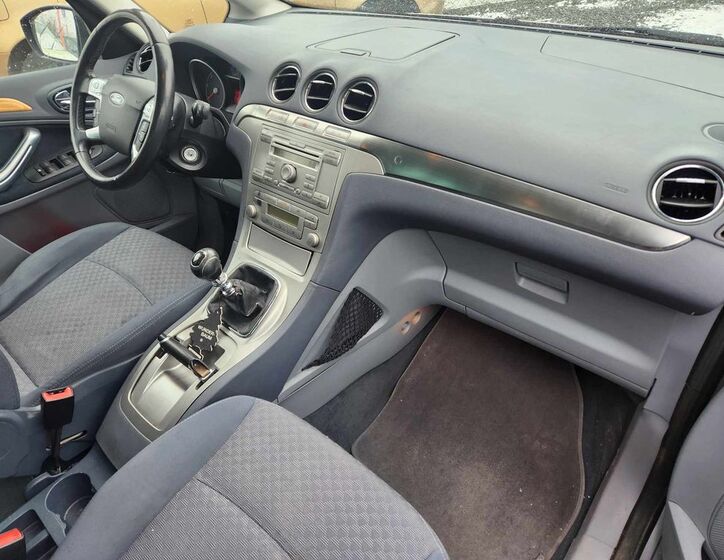 Ford Galaxy 10