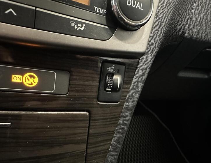 Toyota Avensis 26