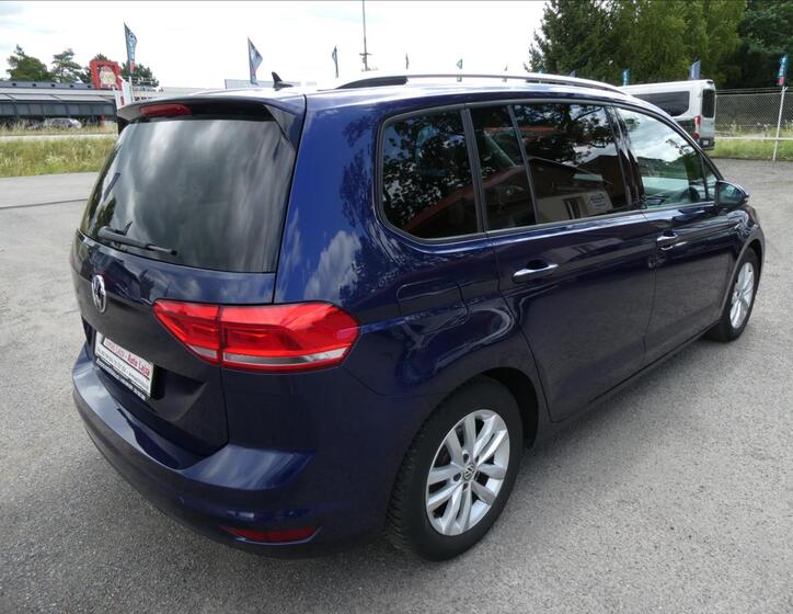 Volkswagen Touran 9