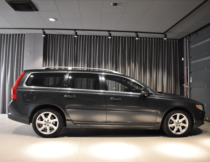 Volvo V70 3