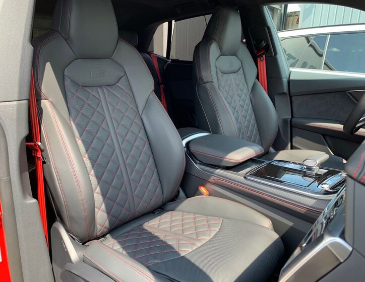 Audi Q8 25