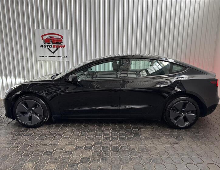 Tesla Model 3 4