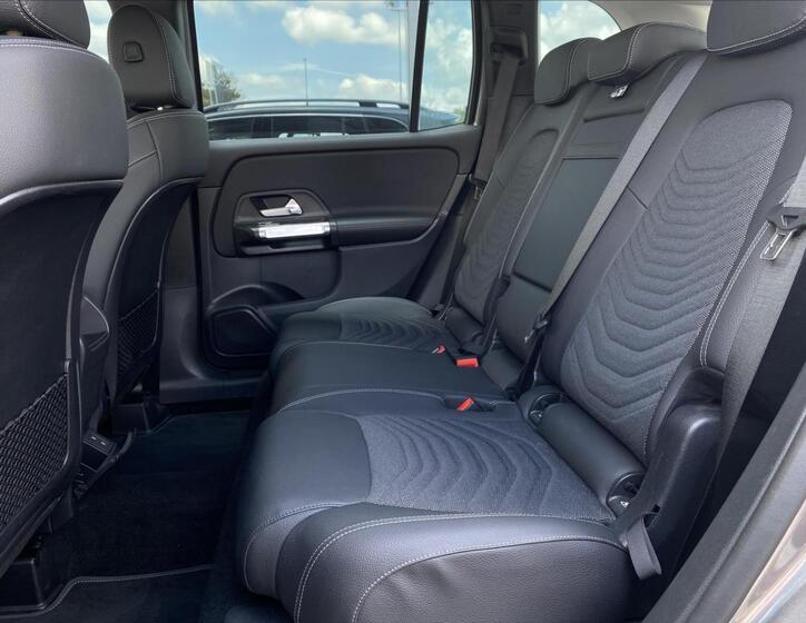 Mercedes-Benz GLB 11