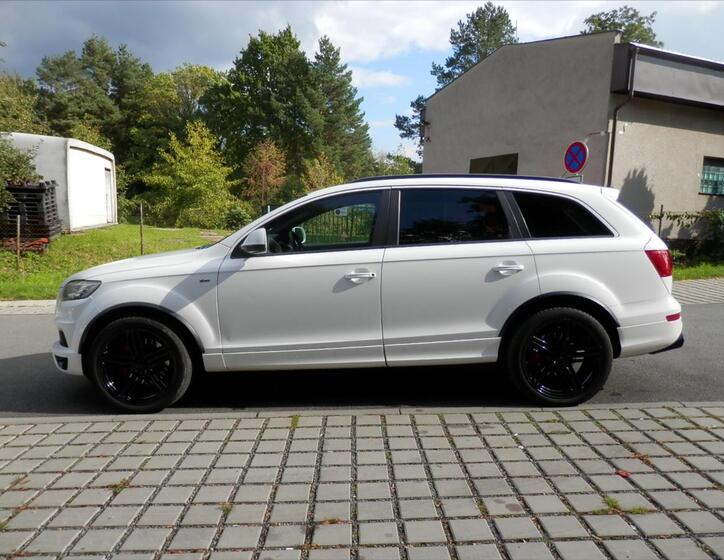 Audi Q7 6