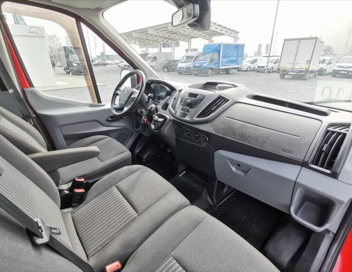 Ford Transit 8