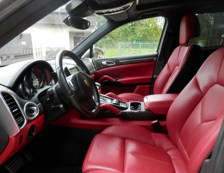 Porsche Cayenne 11
