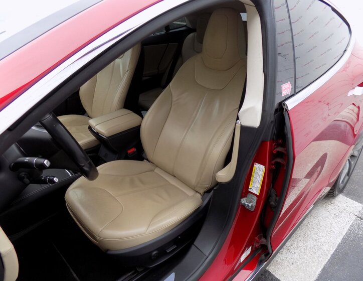 Tesla Model S 14