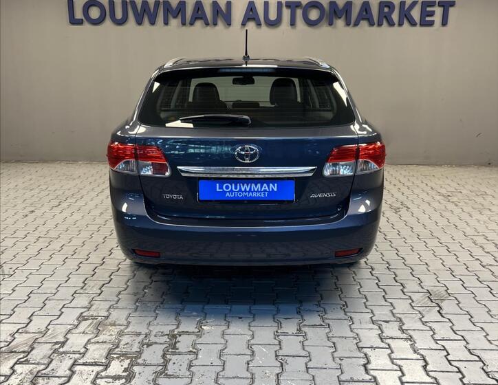 Toyota Avensis 14