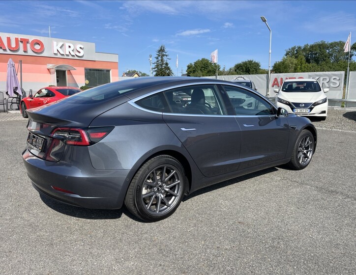 Tesla Model 3 5