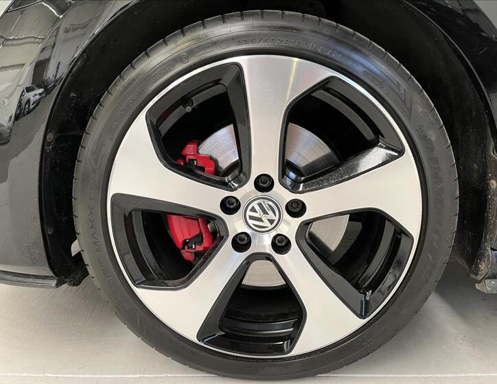 Volkswagen Golf 32