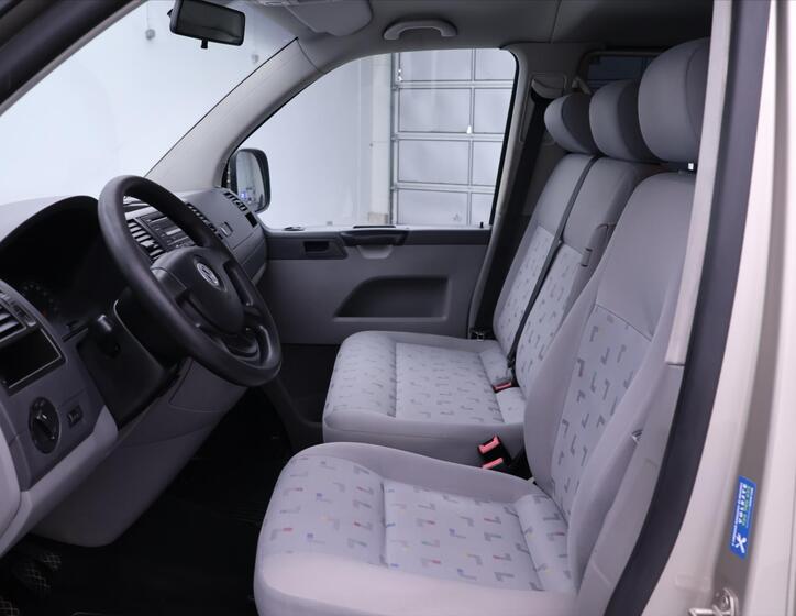 Volkswagen Caravelle 11