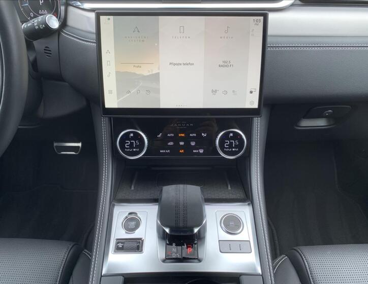 Jaguar F-Pace 16