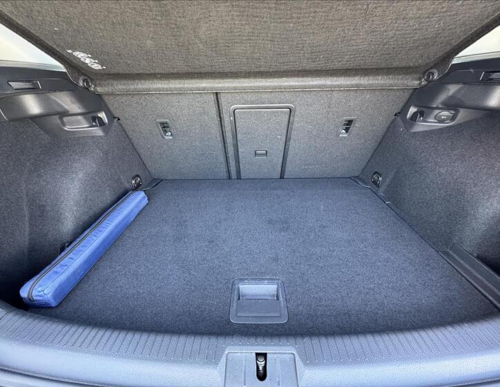 Volkswagen Golf 16