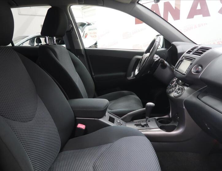 Toyota RAV4 12
