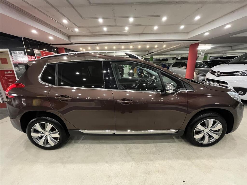 Peugeot 2008 6