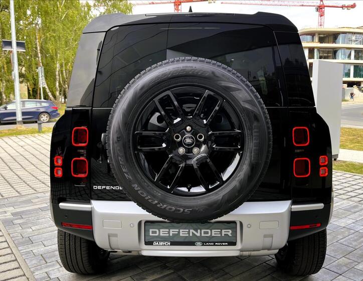 Land Rover Defender 5
