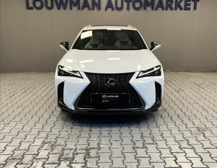 Lexus UX 250h 4