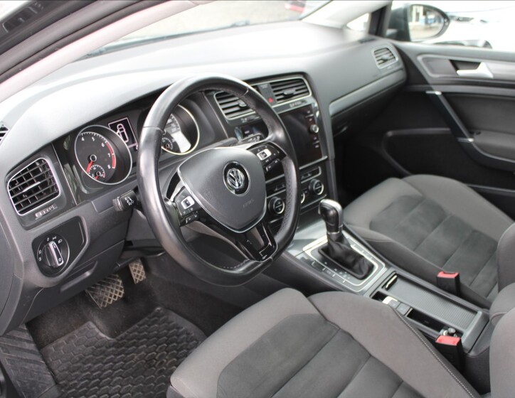 Volkswagen Golf 9