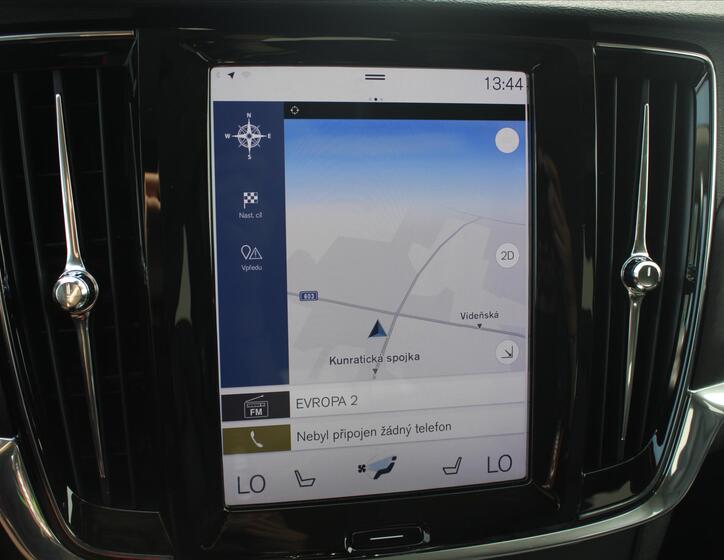 Volvo V90 16