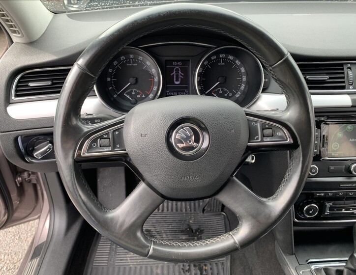 Škoda Superb 10