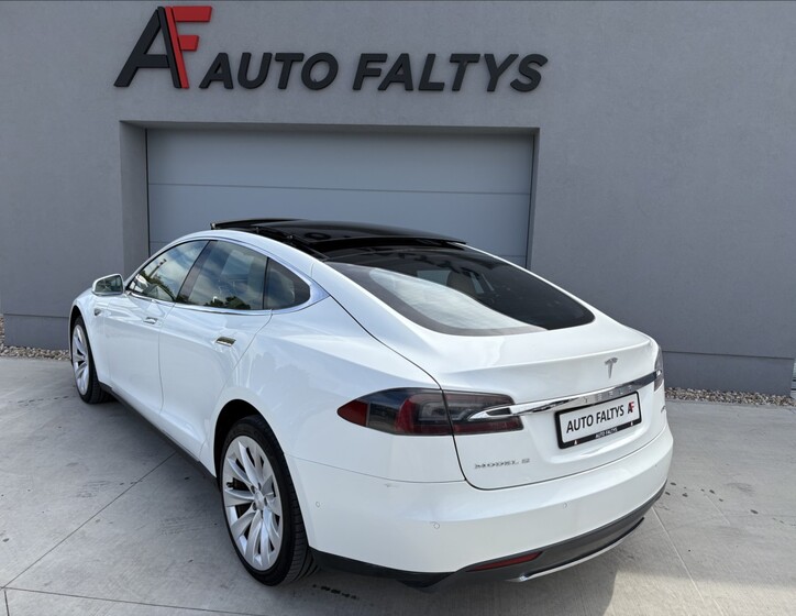 Tesla Model S 5