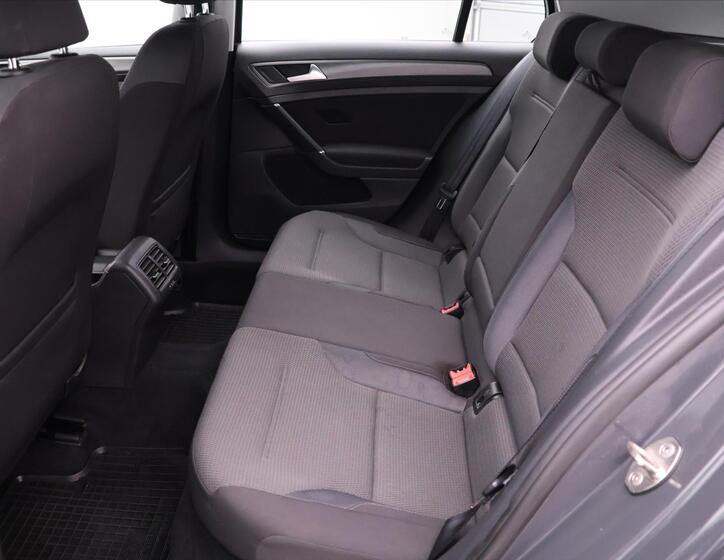 Volkswagen Golf 16