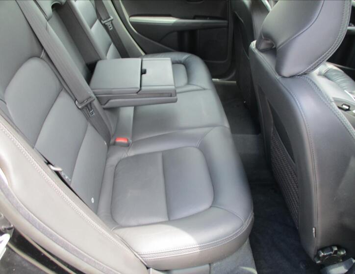 Volvo XC70 11