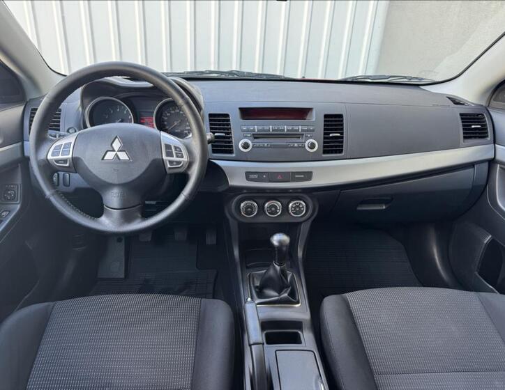 Mitsubishi Lancer 27