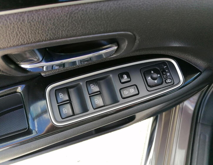 Mitsubishi Outlander 24