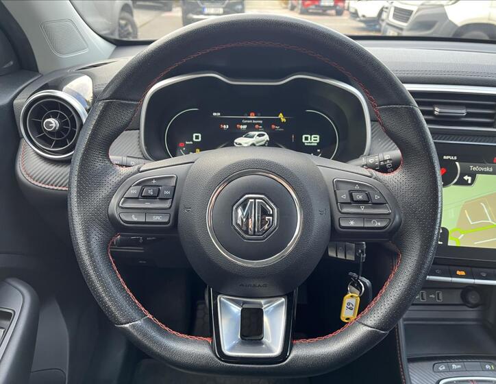 MG ZS 11