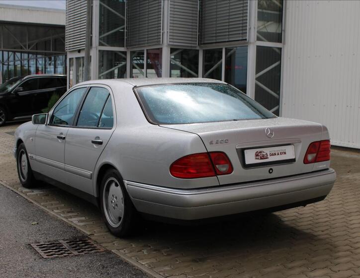 Mercedes-Benz Třídy E 4