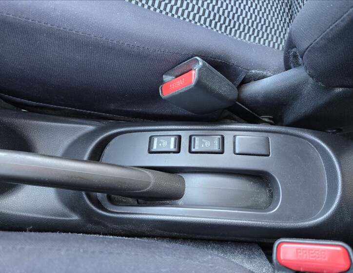 Nissan Micra 22