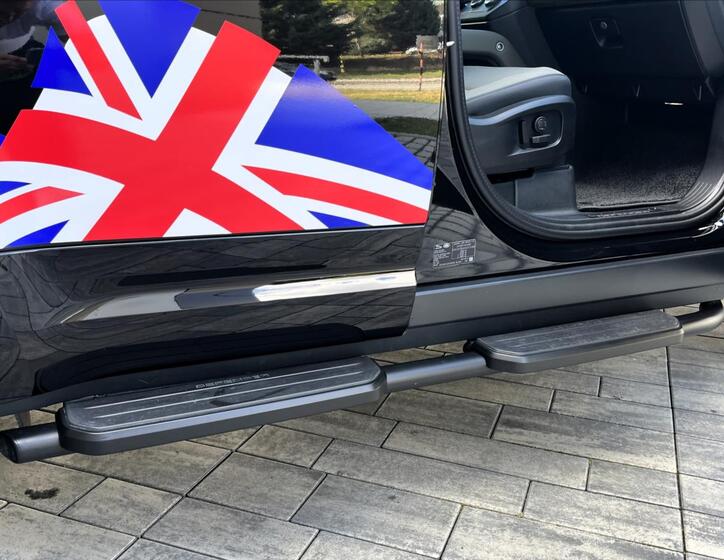 Land Rover Defender 38